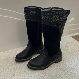 Womens size 8 Mukluk boots